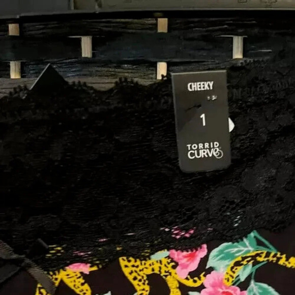 Torrid 1/XL Black Floral & Cheetah Print Scallop Lace Waistband Cheeky Panties - Picture 6 of 6